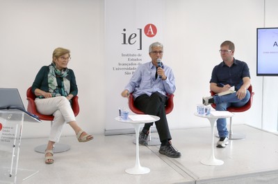 Sonia Maria Barros de Oliveira, José Eli da Veiga e Reinaldo José Lopes 