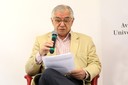 José Álvaro Moisés abre o evento e apresenta a expositora