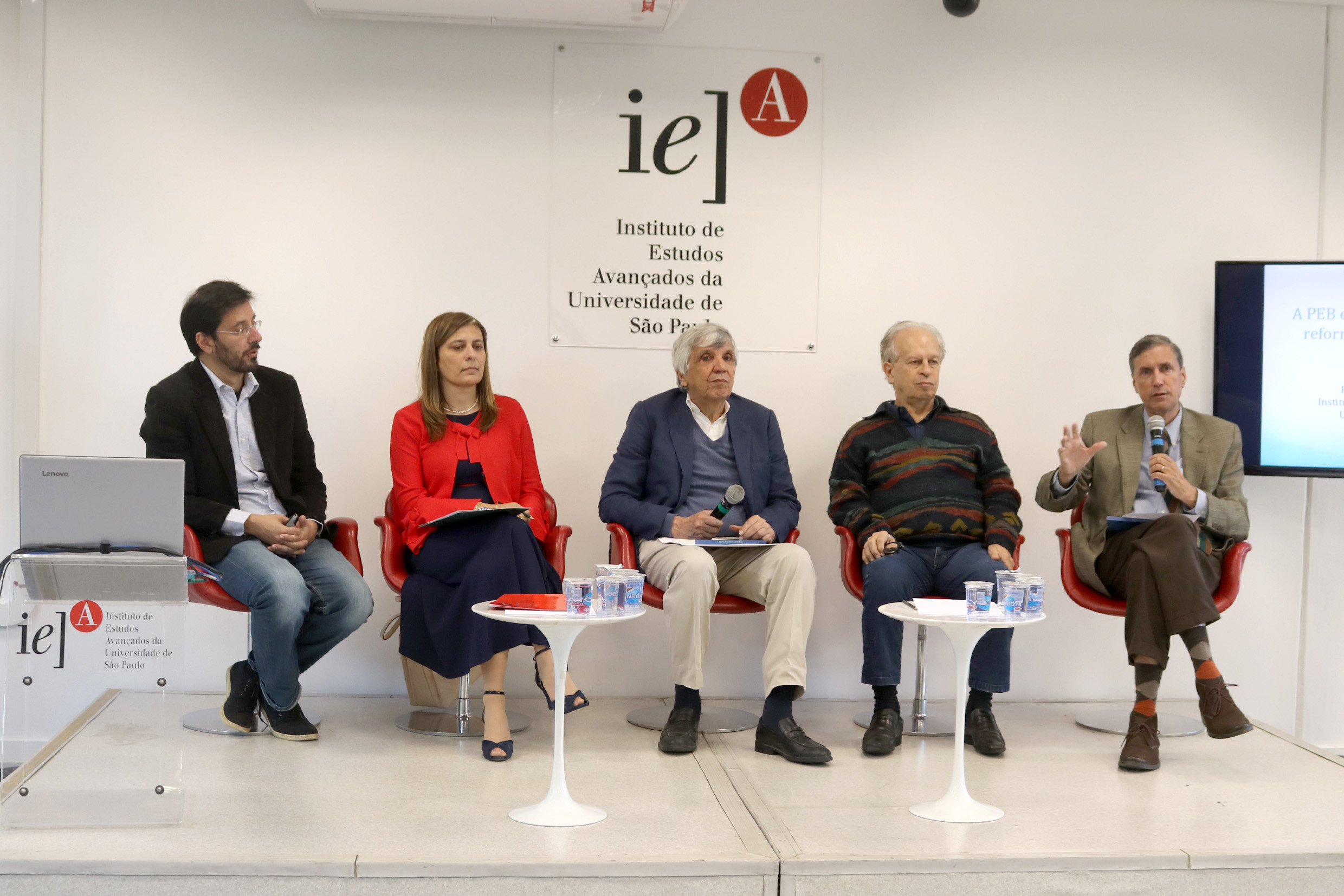 Feliciano Guimarães, Isabel Valente, Álvaro de Vasconcelos , Renato Janine Ribeiro e pedro Dallari