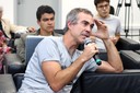 Bruno Paes Manso  faz perguntas ao expositor durante o debate