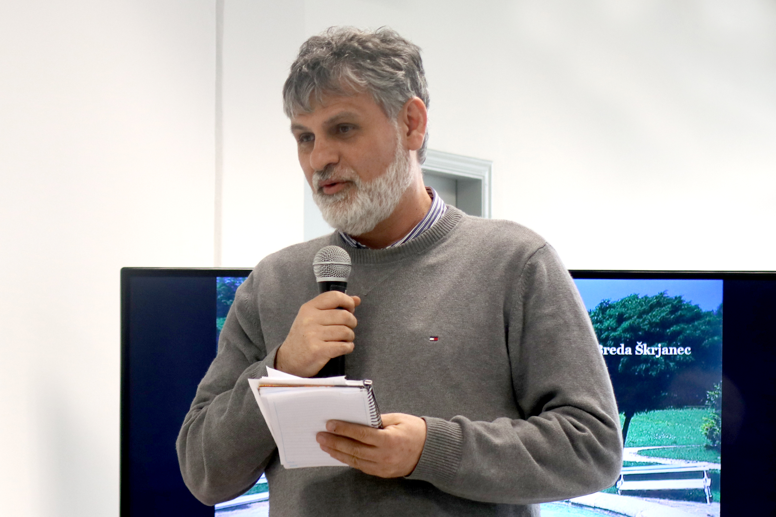João Francisco Justo Filho abre o evento e apresenta a expositora