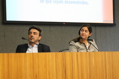 Ariovaldo Zanni e Cristiane Soares da Silva Araújo