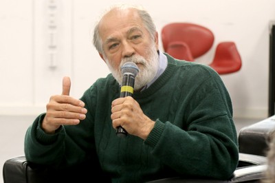 Pablo Mariconda fala durante o debate