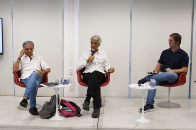 Edgard de Assis Carvalho, José Eli da Veiga  e Reinaldo José Lopes