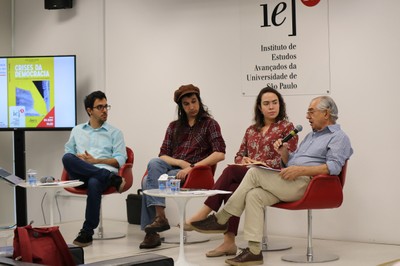 Rafael Moreira Dardaque Mucinhato, Lucas Malta Mingardi, Beatriz Rodrigues Sanchez e José Álvaro Moisés