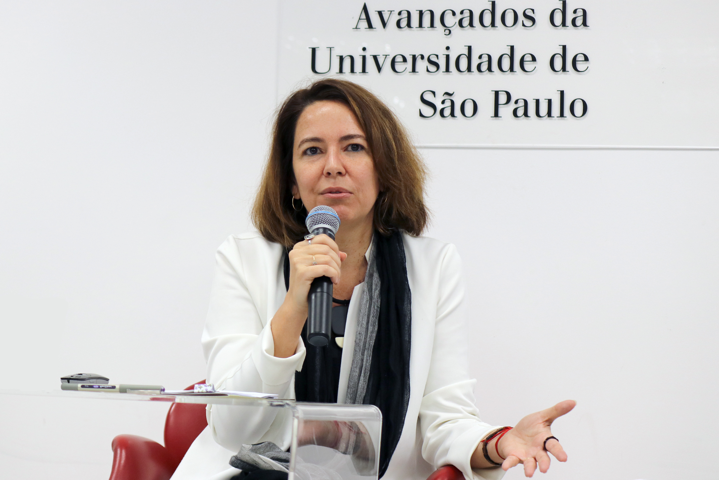  Renata Maria de Almeida Martins 