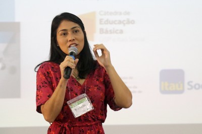 Carolina Akemy Simabukuro Teixeira, representante do Grupo Temático "Escola desenvolvimento de interesses"