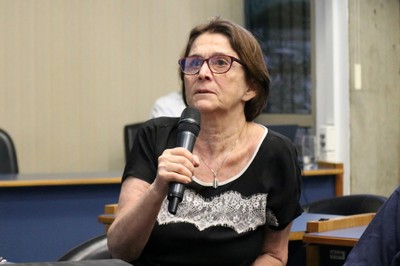 Helena Nader fala durante o debate