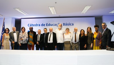 Foto de encerramento com integrantes da Cátedra de Educação Básica da USP