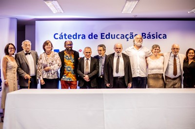 Foto de encerramento com integrantes da Cátedra de Educação Básica da USP