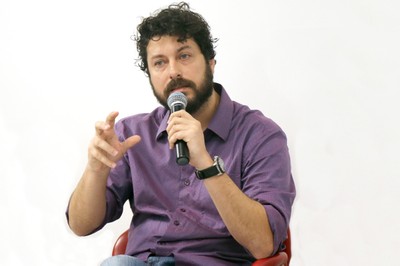 César Simoni Santos 