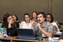 Participante do público faz perguntas durante o debate - 30/05/2019