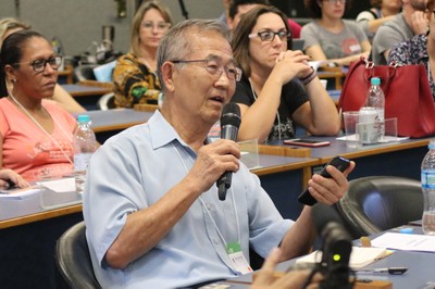 Mikiya Muramatsu fala durante o debate