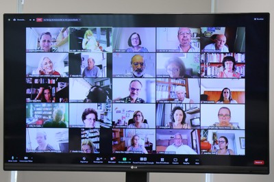 Membros da Cátedra de Educação e convidados participam via vídeo-conferência
