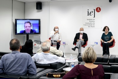 Fernando Haddad (via vídeo-conferência), Naomar de Almeida Filho, Guilherme Ary Plonski e Roseli de Deus Lopes