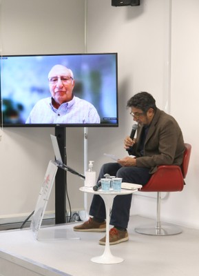 Ben Shneiderman via vídeo-conferência e Virgílio Almeida 