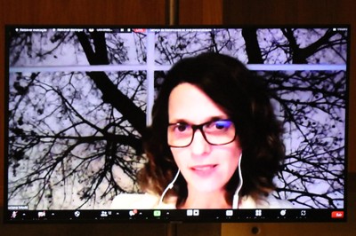  Luciana Modé, via vídeo-conferência