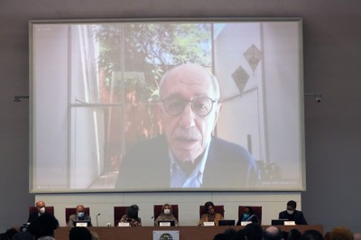 Néstor Canclini via vídeo-conferência
