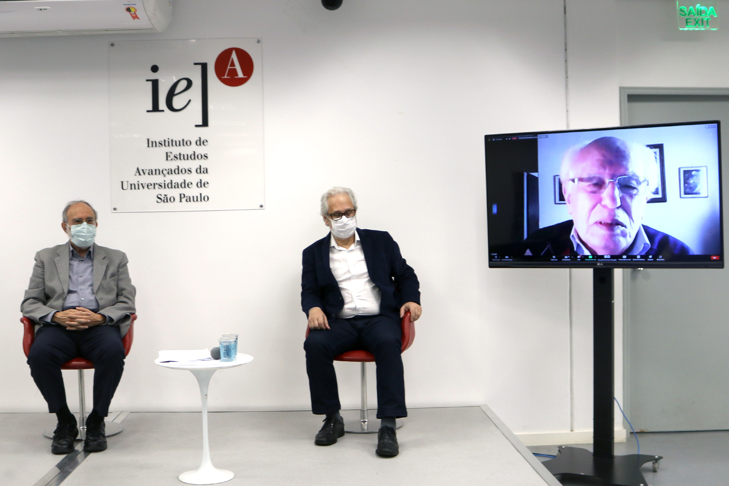 Guilherme Ary Plonski, Marcos Buckeridge e José Goldemberg, via vídeo-conferência