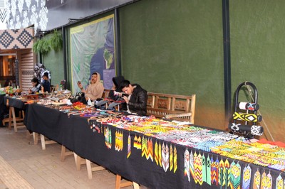 Exposição de artesanato indígena nas dependências do Museu das Culturas Indígenas