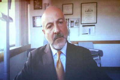 Joseph R. Betancourt, via vídeo-conferência