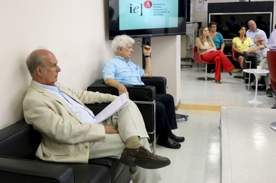 Luiz Bevilacqua e José da Rocha Carvalheiro acompanham o debate
