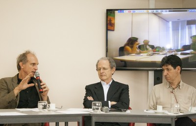 Martin Grossmann, Pedro Wongtschwski e Mário Sérgio Salerno, ao fundo via video - conferencia; Eliana Emediato, Luis Gustavo Delmont e Reinaldo Danna