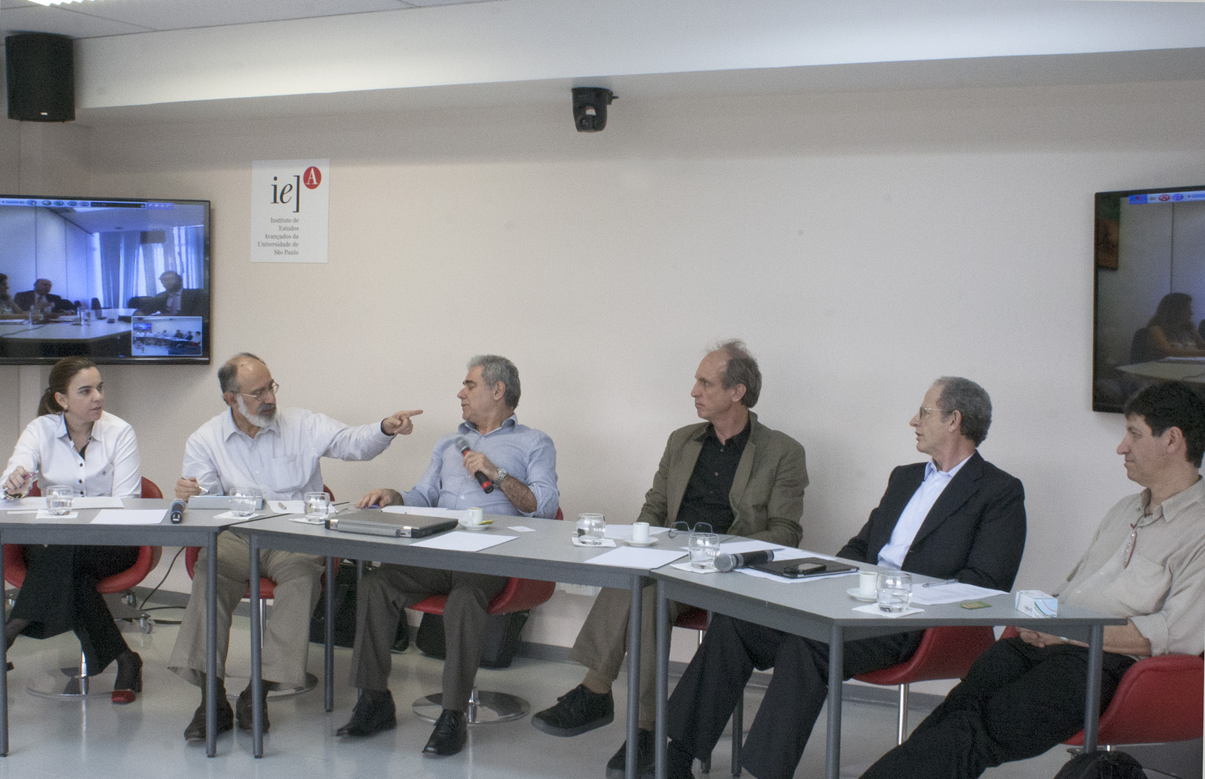 Luciane Ortega, Guilherme Ary Plonski, Roberto Mendonça Faria, Martin Grossmann, Pedro Wongtschwski e Mário Sérgio Salerno