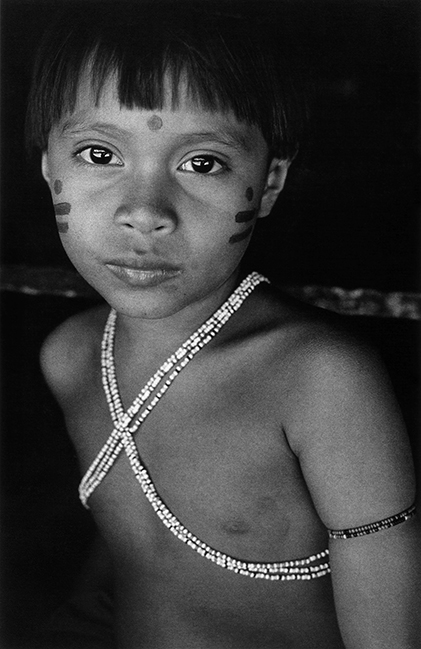 Jovem adolescente Yanomami