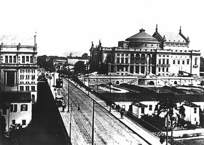 Teatro Municipal e Viaduto do Chá, em São Paulo.