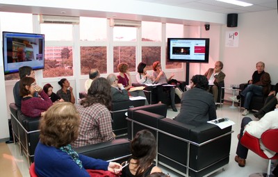 Sylvia Dantas speaking during the debate