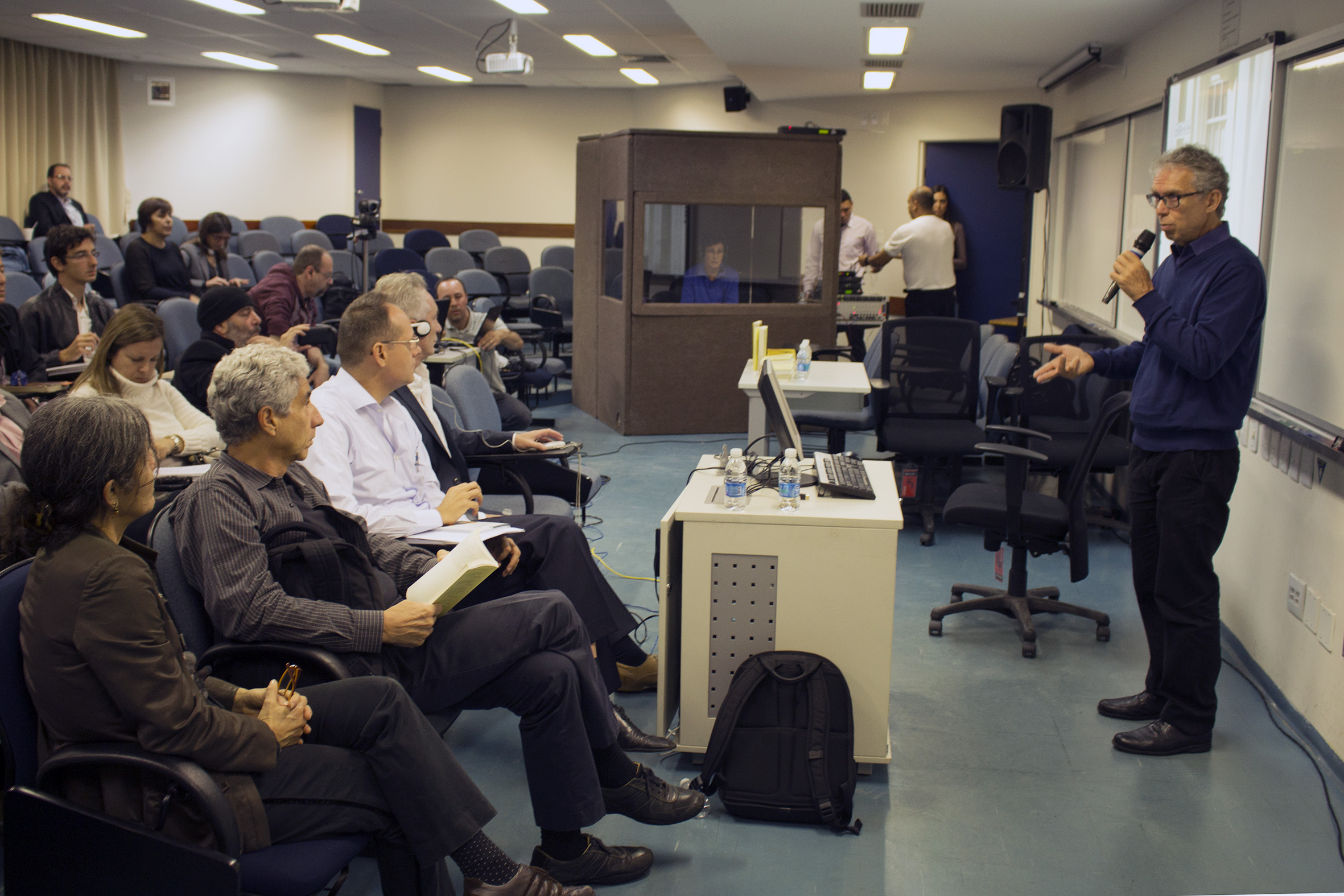 Ricardo Abramovay opens the event