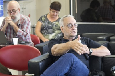 Paulo Saldiva makes questions during the debate