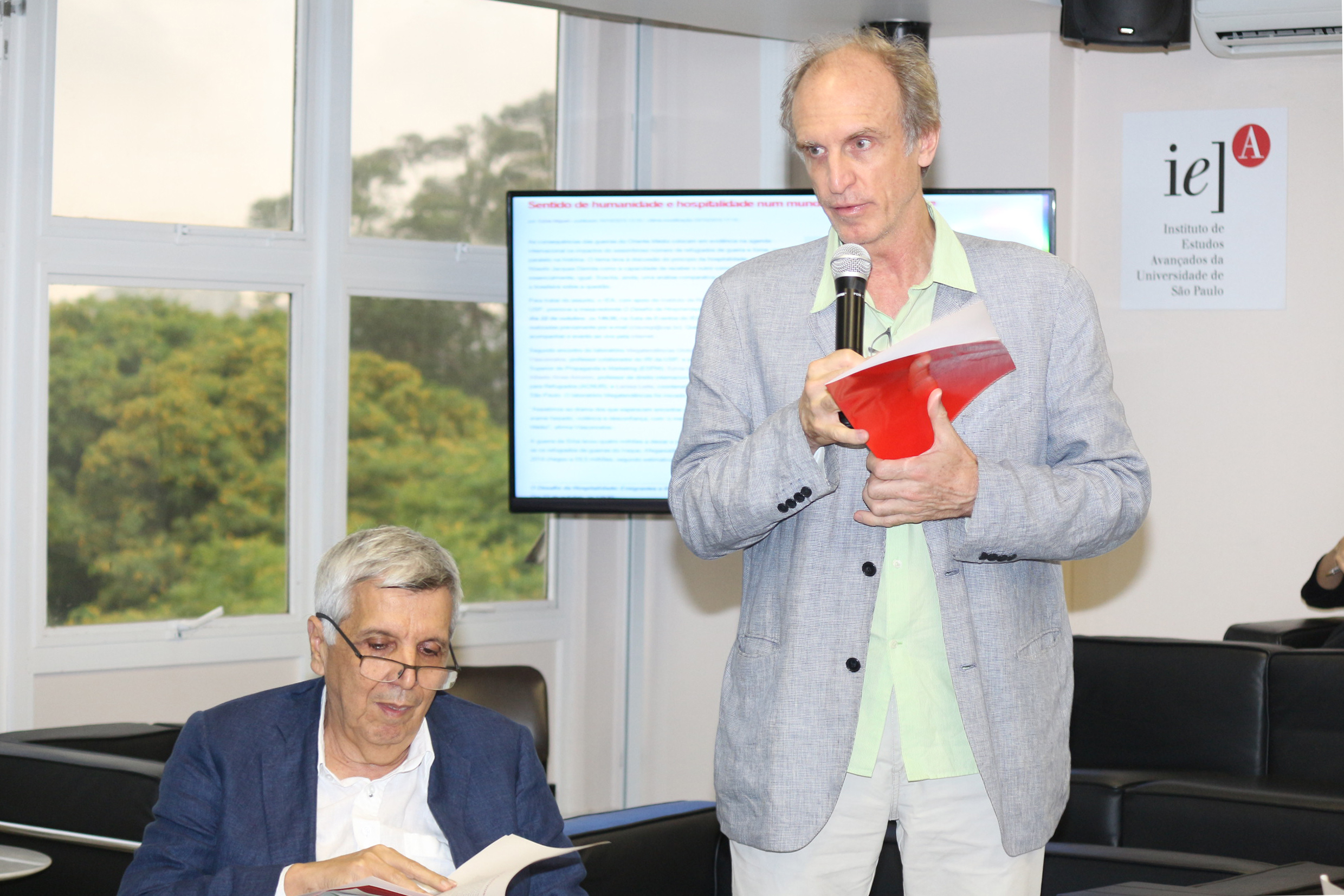 Martin Grossmann opening the event