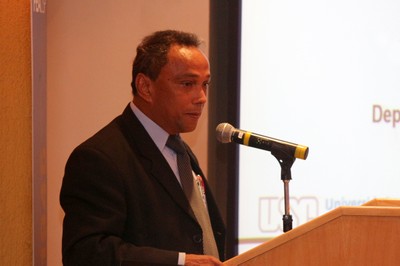 Sibá Machado starting his presentation