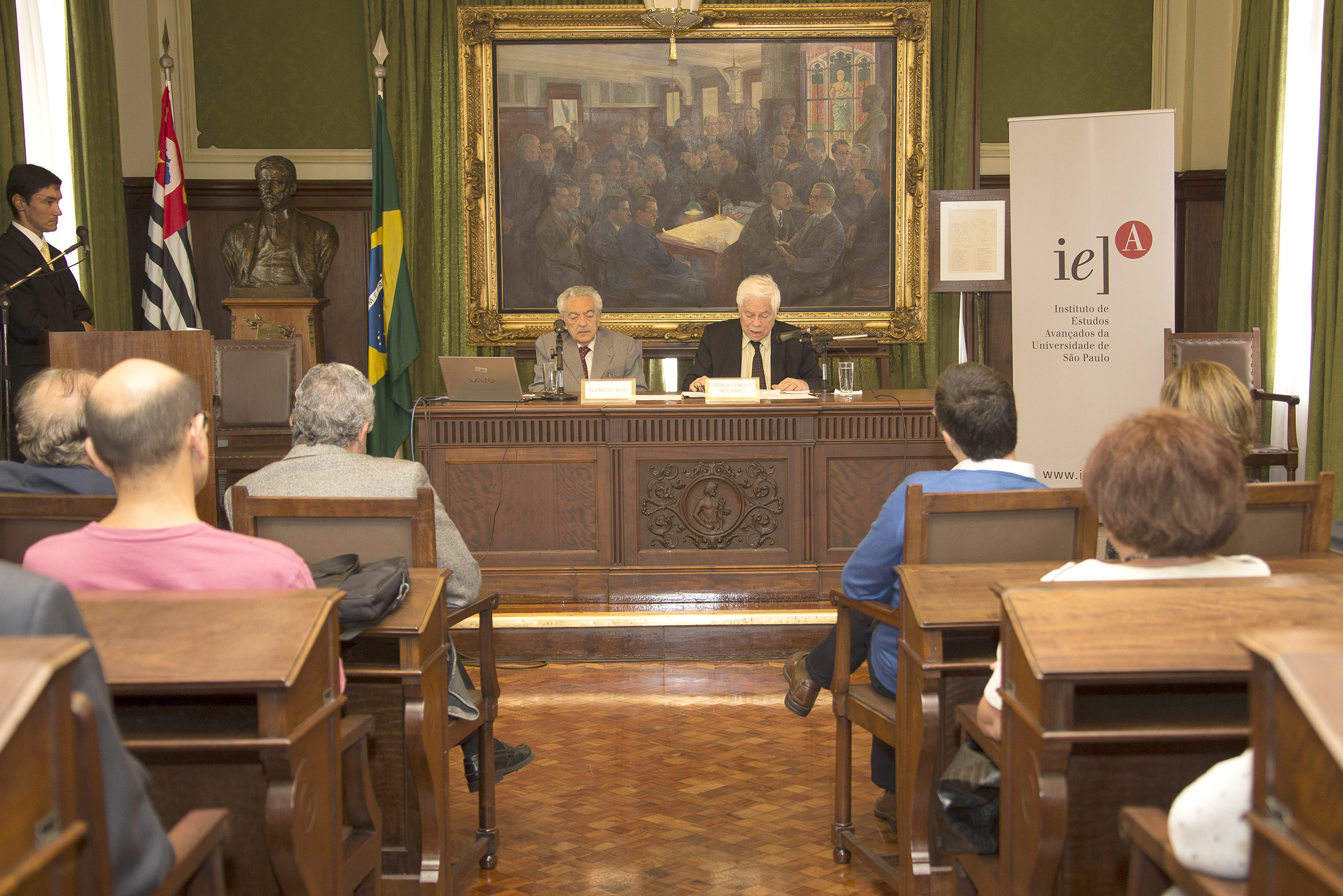 Sérgio Paulo Rouanet opens his presentation