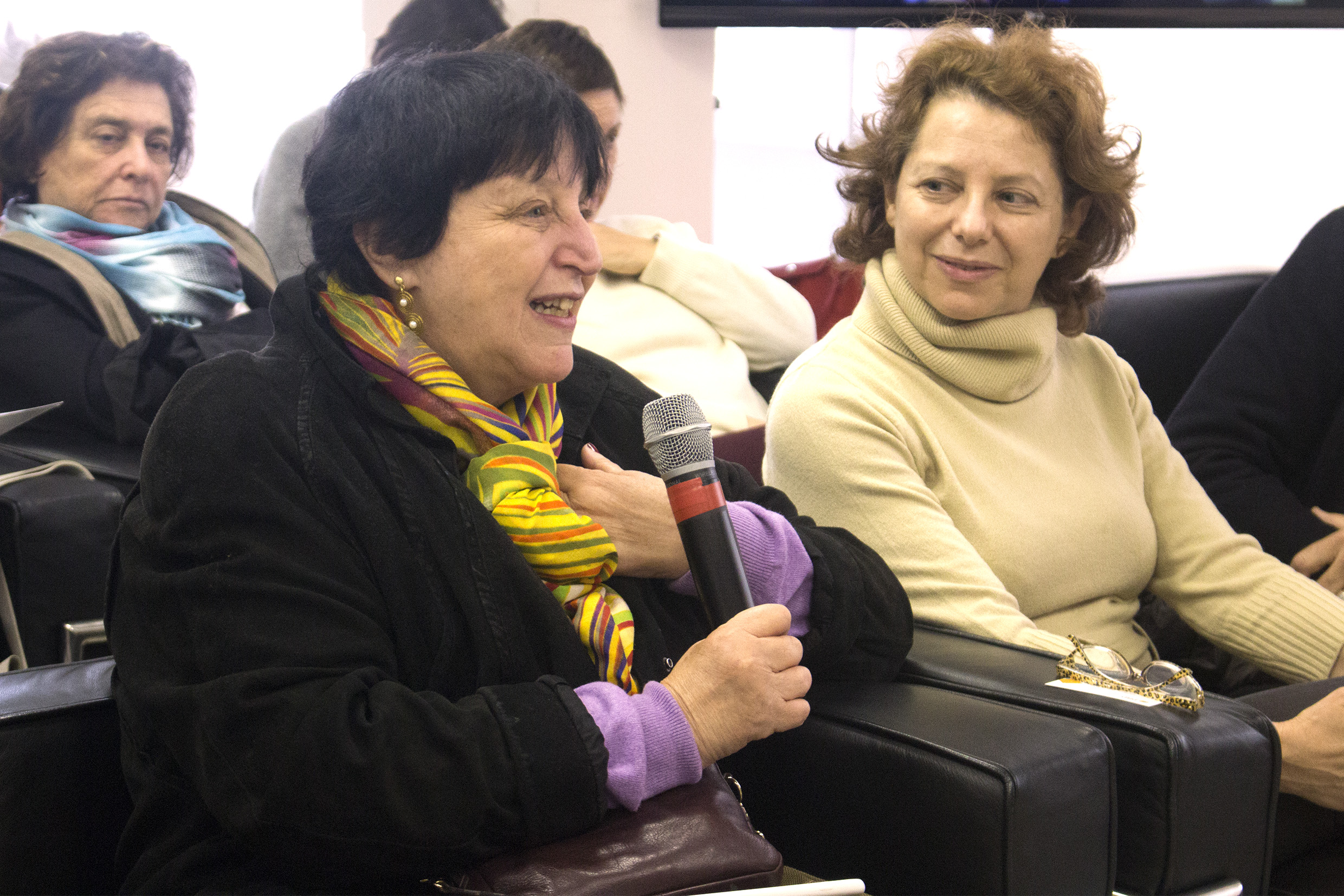 Regina Markus interacting with Roenneberg
