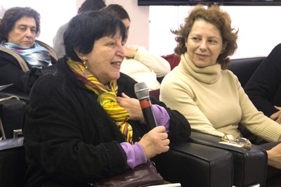 Regina Markus interacting with Roenneberg