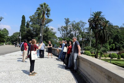 Participants visit the Paulista Museum