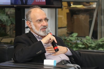 Guilherme Ary Plonski interacts during the debate