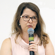 Andréa Franzoni Tostes - Perfil