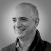 Carlos Passarelli - Perfil