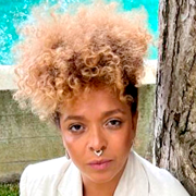 Anelis Assumpção - Perfil