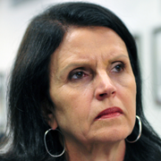 Angela Amin - Perfil