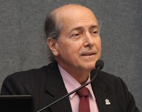 Home 3 - Naomar de Almeida Filho