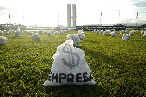 Manifestação contra financiamento de campanhas por empresas