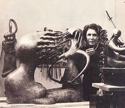Maria Martins no ateliê em Paris - 1950