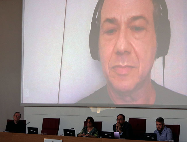 Na mesa: Marcos Cuzziol, Helena Nader, Fabio Cozman e Bruno Moreschi; na tela, Eduardo Kac