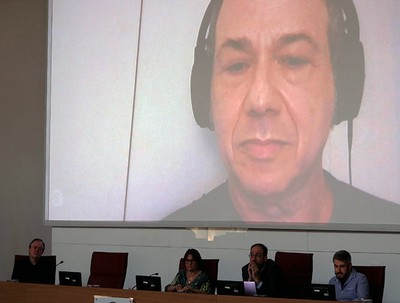 Na mesa: Marcos Cuzziol, Helena Nader, Fabio Cozman e Bruno Moreschi; na tela, Eduardo Kac