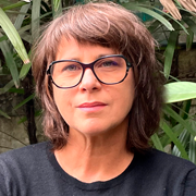 Paula Alzugaray - Perfil